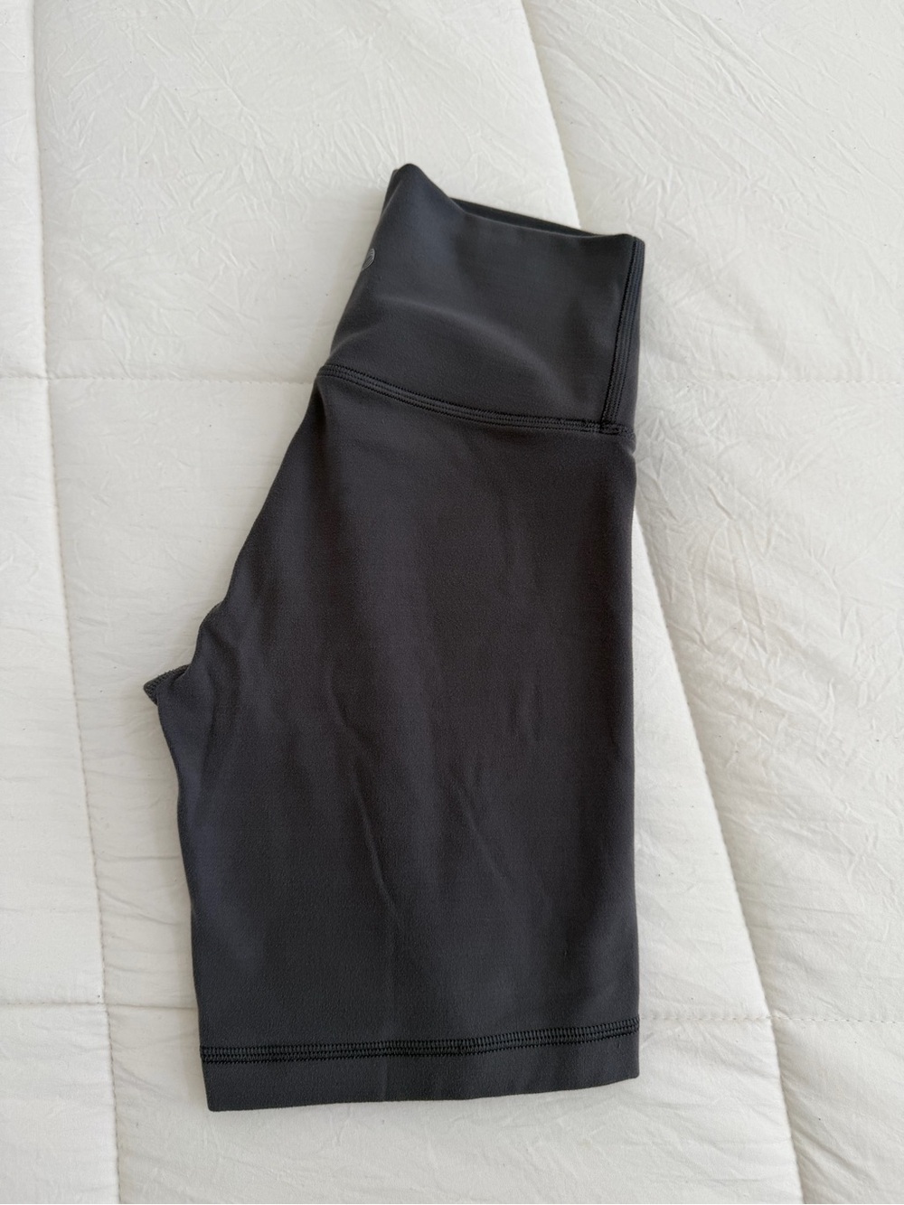 Aritzia TNA 7” Biker Shorts - Picture 4 of 4